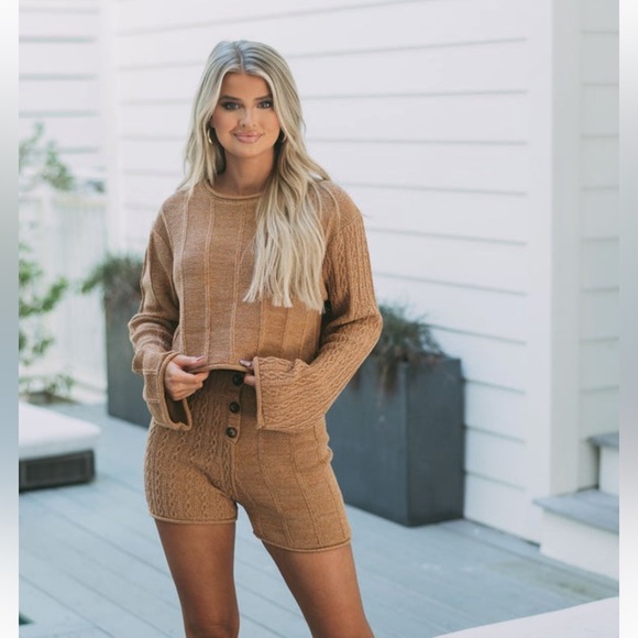 Camel colored Knit shorts set - Picture 1 of 5